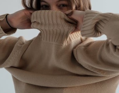 Come posso prendermi cura del mio maglione di cashmere?